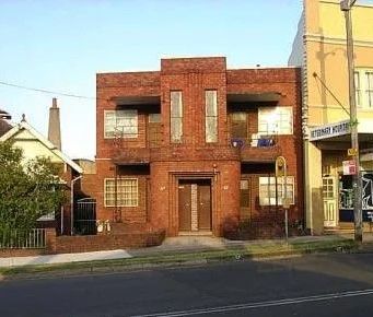 Art-Deco Top-Floor Two-Bedroom Apartment in Haberfield - Photo 2
