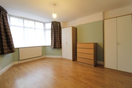 St Andrews Road, Kingsbury, London, NW9 - Photo 5