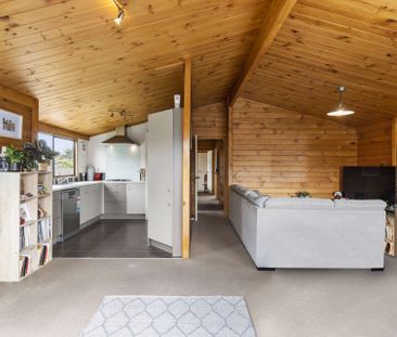Three bedroom beauty! - Photo 1