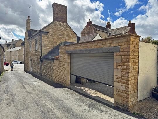 3 bedroom end of terrace house to rent - Photo 1