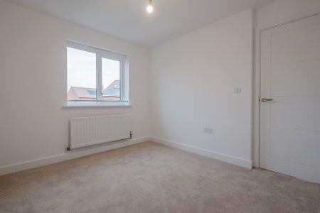 4 bedroom detached house to rent - Photo 2