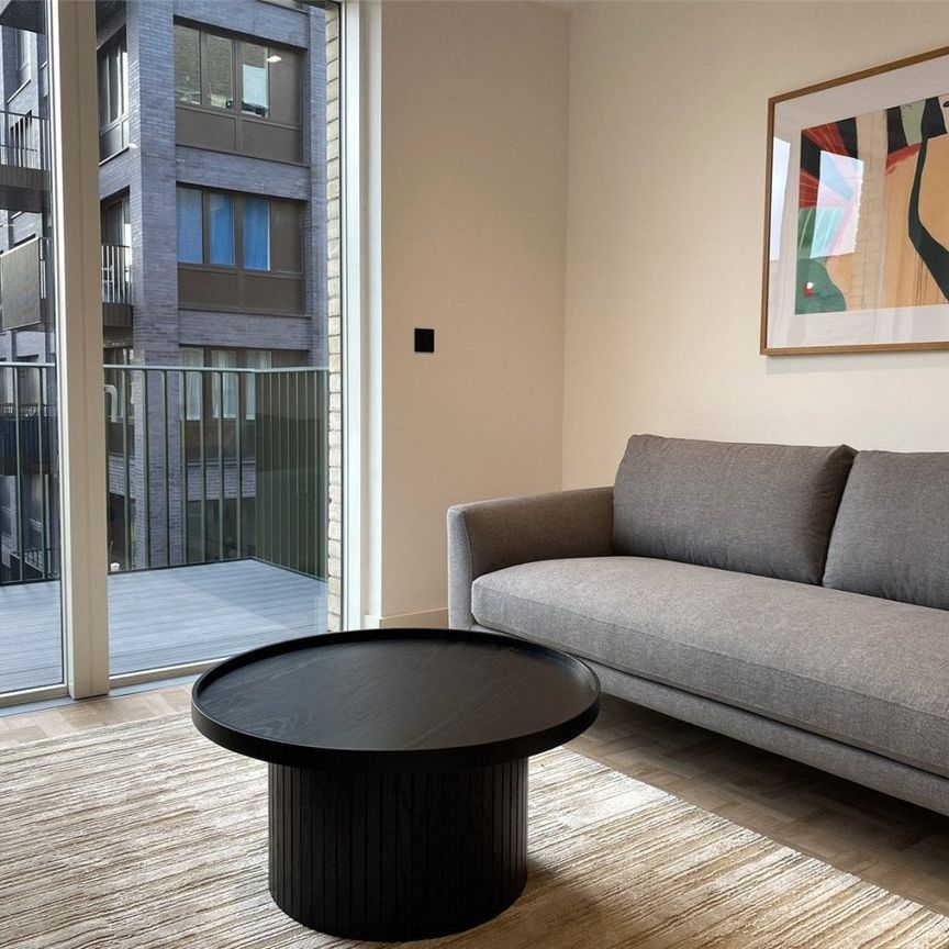 2 Monarch Square, London, SW11 - Photo 1