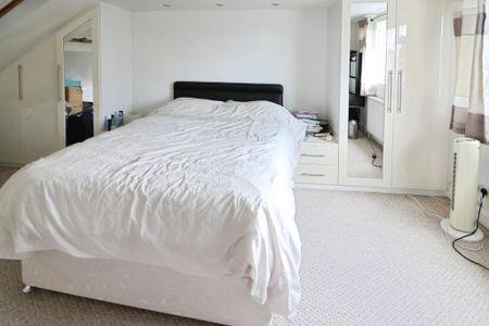 4 bedroom terraced house to rent - Photo 3