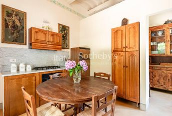 Villa ottocentesca con piscina nelle colline lucchesi