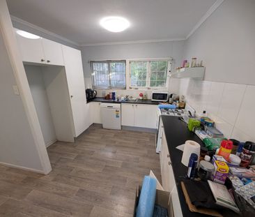 Charming Family Home in a Super Convenient Location - Photo 5