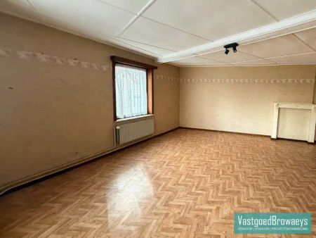 Centraal gelegen basiswoning met tuin en parkeergelegenheid - Photo 3