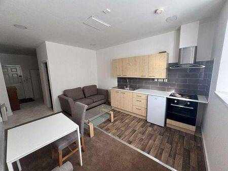 Studio to rent - Photo 3