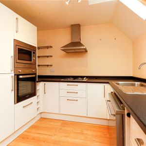 Court Road, Maidenhead Court Road, Maidenhead - Photo 2