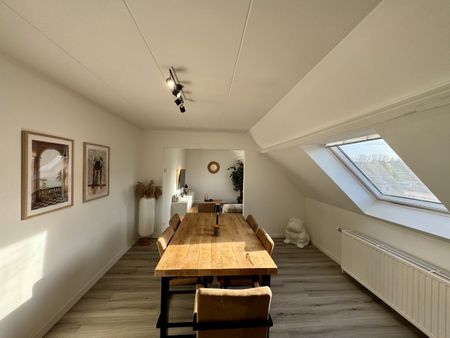 Gerenoveerd appartement met 2 slaapkamers in het centrum - Photo 2