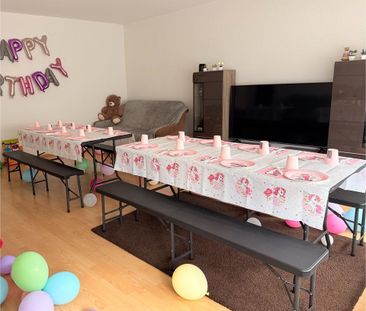 Wir bieten ein Zimmer in einer geräumigen Wohnung an. - Foto 1