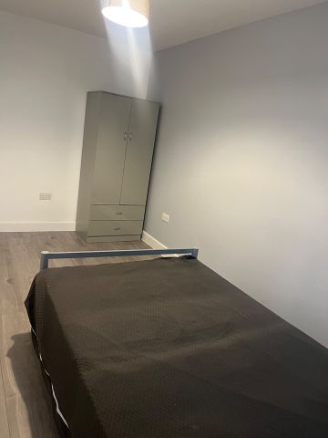 Room in a Shared House, London, E16 - Photo 3