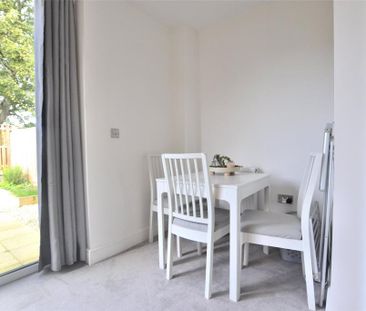 2 bedroom end of terrace house to rent - Photo 3