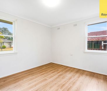 THREE BEDROOM FAMILY HOME! - Photo 3