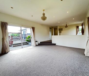 4 Bedroom, 2 Bathroom, 2 Living! - Photo 4