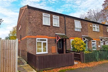 Quintrell Close, Woking, Surrey, GU21 - Photo 2