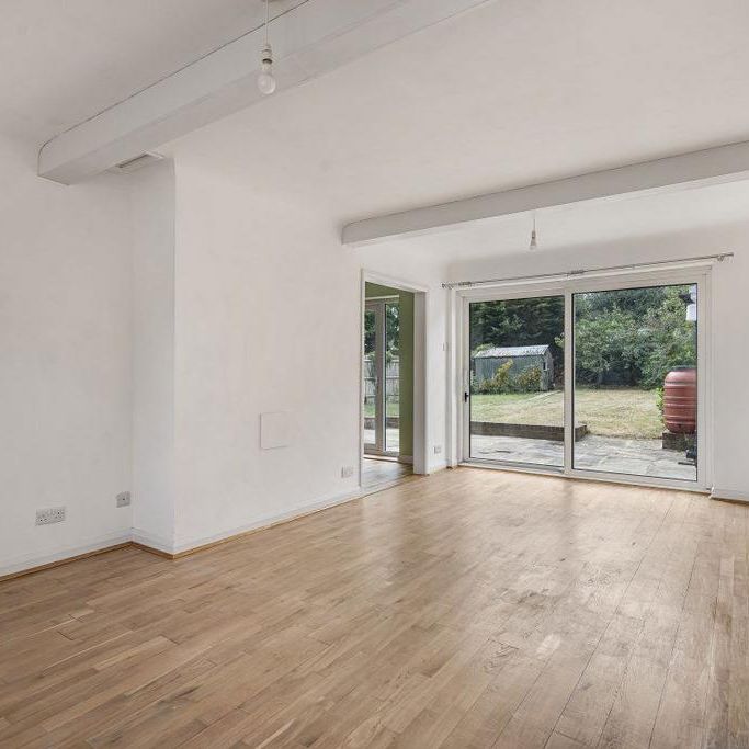 4 bedroom bungalow to rent - Photo 1