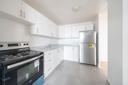 For Lease - 5 Glamorgan Avenue Unit# 901, Toronto, Ontario - Photo 2