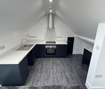 2 Bed Penthouse, Park Road South, CH43 - Photo 3