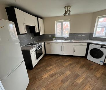 3 bedroom semi-detached house to rent - Photo 3