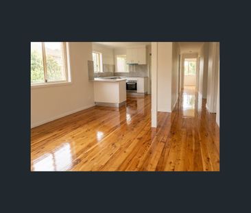 Spacious 5-Bedroom Family Haven - Pet Friendly & Steps to Carlingfo... - Photo 4