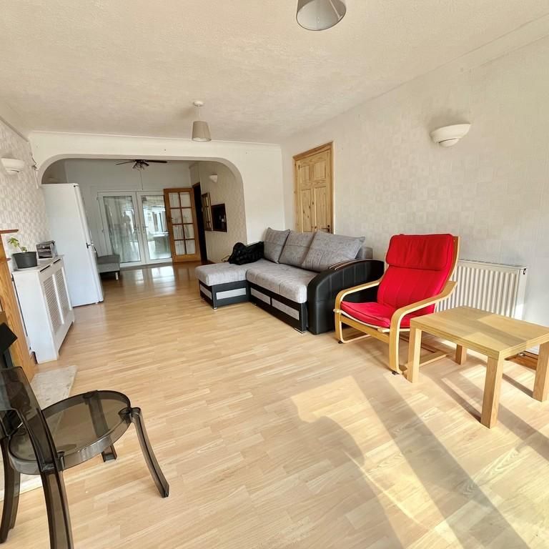 5 bedroom semi-detached house to rent - Photo 1