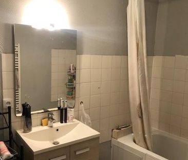 Location Appartement 3 pièces 77m² VAULX EN VELIN 69120 - Photo 3