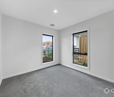 COSMOPOLITAN LIVING - Photo 3