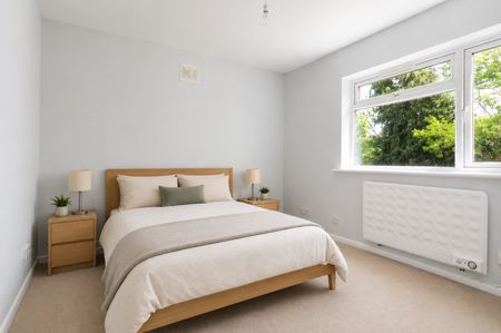 Alwyne Court, Woking - Photo 2