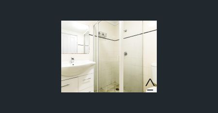 Superb Location, Oversized Refreshed Three Bedroom Apartment 5 Min Walk to Strathfield Station! - Photo 2