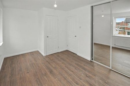 2 bedroom semi-detached house to rent - Photo 4