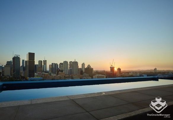 Best location in South Brisbane with City & River Views - Photo 1