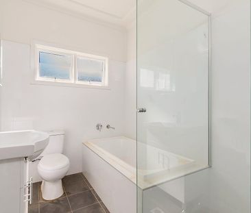 Modern Two-Bedroom Gem with Private Yard! - Photo 6