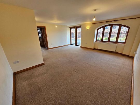 3 bedroom barn conversion to rent - Photo 1