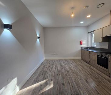 3 bedroom flat to rent - Photo 4