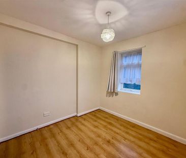 2 bedroom end of terrace house to rent - Photo 4