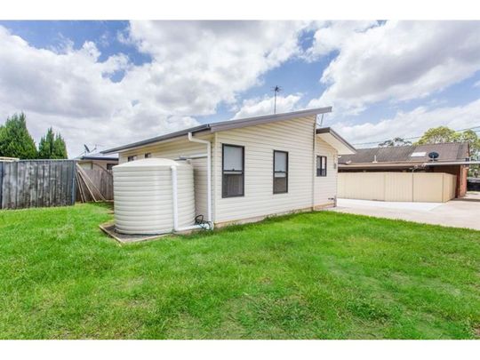 For Rent - 18A Elizabeth Crescent, Kingswood - Photo 1