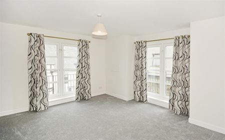 2 Bed Flat - First Floor - Photo 2
