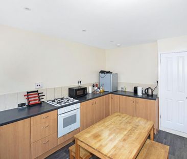 4 bedroom House To Let - Photo 3