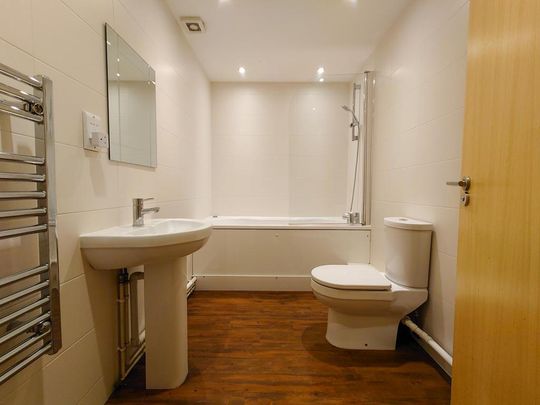 2 bedroom flat to rent - Photo 1