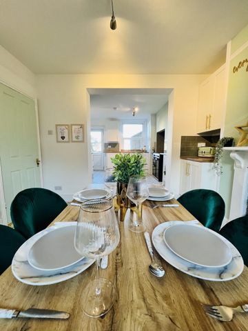 BEDROOM 4 – MEDIUM DOUBLEENSUITE - Photo 2