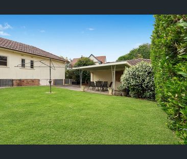 Relaxed family living in immaculate and spacious single storey home - Photo 5