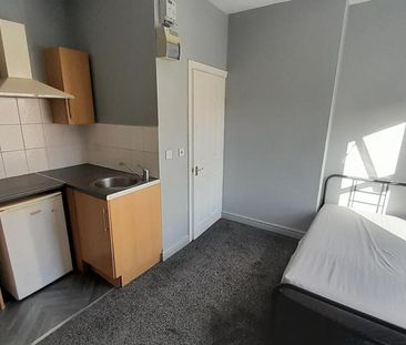 1 bedroom in a house share to rent - Photo 2