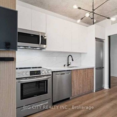 QUEEN WEST 2 BEDS 1 BATH HARD LOFT PARKING INCLD - Photo 4