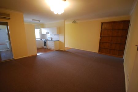Firstfloor 2 Bedroom Unit in a Convenient Location&excl; - Photo 5