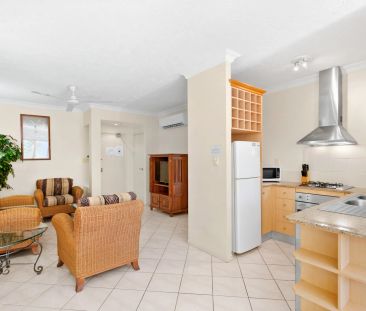 First floor resort style apartment - Photo 4