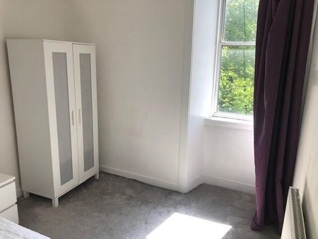 4 bedroom flat to rent - Photo 3