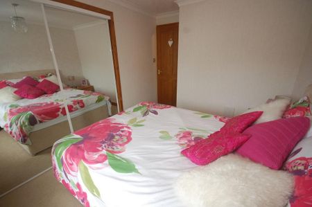 2 bedroom semi-detached house to rent - Photo 5