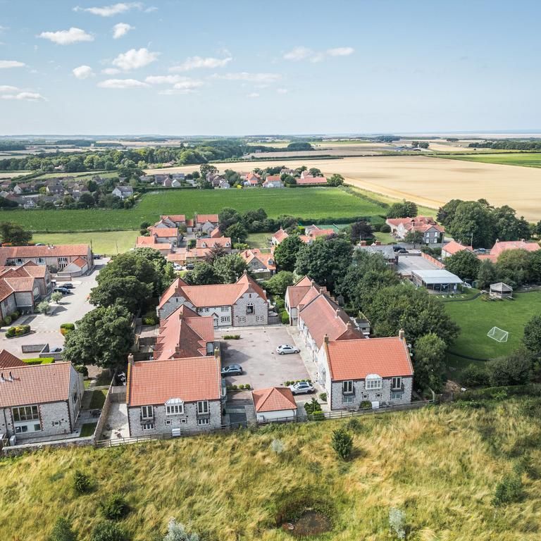 2 bedroom end of terrace house to rent - Photo 1