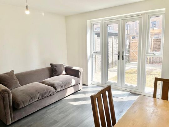 1 bedroom in a house share to rent - Photo 1