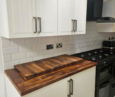 1 bedroom in a house share to rent - Photo 2